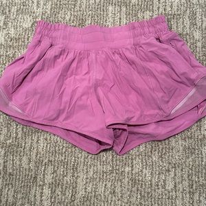 lululemon HOTTY HOT SHOET size 4- NWOT!